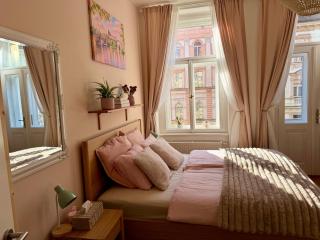 Sweet Haven in Prague City Center with Balcony - 8