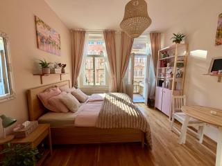 Sweet Haven in Prague City Center with Balcony - 0