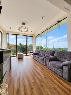 Beverly Hills Retreat - 4