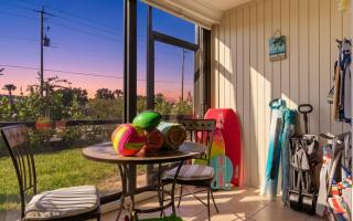 Steps to Siesta Beach Remodeled 2BR Pool - 9