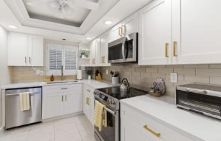 Steps to Siesta Beach Remodeled 2BR Pool - 1