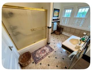 Great Northern Guest House King Suite 3 - 9