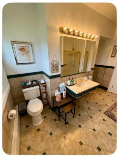 Great Northern Guest House King Suite 3 - 8