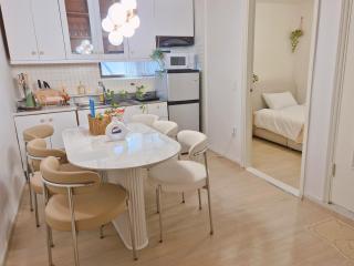 Special Deal # 4 Min Walk to Seongsu Station # Free Luggage Storage # Steps from Yeonmujang-gil - 5