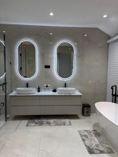 Tricabel Villa 3 Modern 4-Bedroom Luxury Retreat in Ezulwini - 3