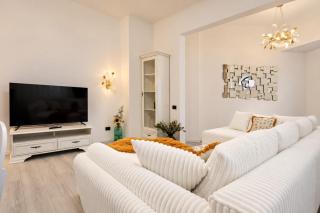 Central Dacia Lascar Residence 2BDR - 4