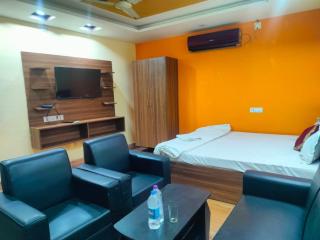 Hotel OMM SAI RAM, Near Railway Station - 4