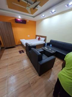 Hotel OMM SAI RAM, Near Railway Station - 9