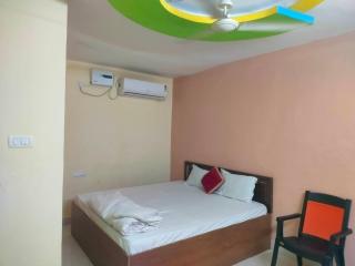 Hotel OMM SAI RAM, Near Railway Station - 8