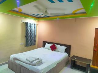 Hotel OMM SAI RAM, Near Railway Station - 7