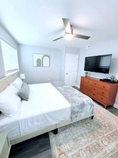 Spacious 5BD 2BA Home Close To Oakbrook - 4