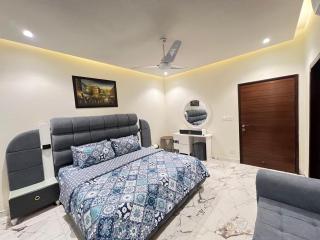 Cozy One-Bedroom Apartment in Chinar Apartments - 2