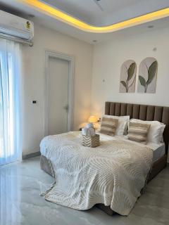 Peaceful Mountain View 2BHK apartment with Balcony - 2