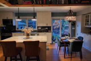 The Highwood Retreat - Private Hot Tub & Backyard Oasis - 3BR Suite, BBQ, Free Banff Pass! - 6