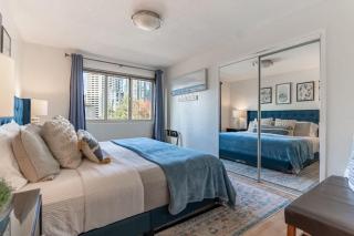 Vibrant Downtown, King Bed, Work Desk & Kitchen - 3