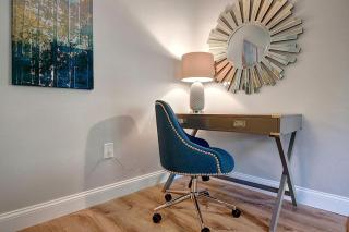 Modern Coastal Downtown, King bed, Work Desk, Kitchen - 9