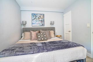Modern Coastal Downtown, King bed, Work Desk, Kitchen - 3