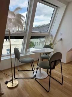Dreamy Blue Penthouse in Central Vienna - 3