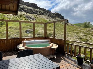 Icelandic Lake House - 5