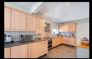 Erwenni, Llanbedrog, Abersoch near beach and pub with hot tub - 2