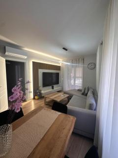 Xhenis Apartment - 0