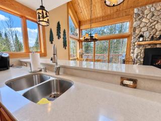 3BR Townhome Ski In Ski Out Pool Hot Tub - 6