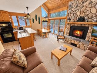 3BR Townhome Ski In Ski Out Pool Hot Tub - 3