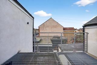 NEW Central Location 2BR Apartment with 2 Bathrooms Multiple Parking Spaces - Fast Wi-Fi - 8