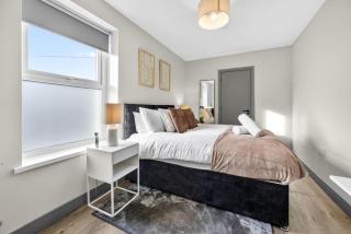 NEW Central Location 2BR Apartment with 2 Bathrooms Multiple Parking Spaces - Fast Wi-Fi - 5
