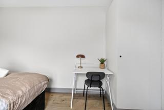 NEW Central Location 2BR Apartment with 2 Bathrooms Multiple Parking Spaces - Fast Wi-Fi - 1