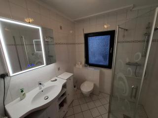 Private King Room Near Hanau & Frankfurt - 3