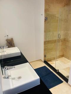 Modern 2BR Apartment Near Andares & Hospitals - 8