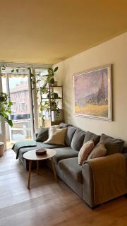 Cozy apartment with sunny balcony & green view - 0