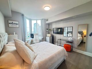 Home stay - Room with Yonge Street view and 3 Star Hotel Amenities - 5
