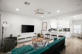 2 Private Homes on a lot , 5BR 35BA Sleeps 18 ,Fire Pit 2 BBQs - 7