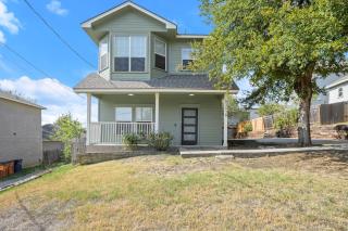 2 Private Homes on a lot , 5BR 35BA Sleeps 18 ,Fire Pit 2 BBQs - 6