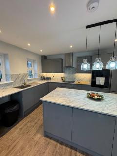 Field View - Spacious 5BR Stay - Sleeps 10 - 7