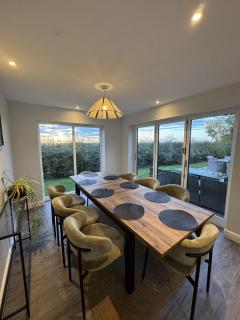 Field View - Spacious 5BR Stay - Sleeps 10 - 5