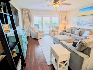 Gulf Balcony - Boutique Comforts & 2 King Suites - 4