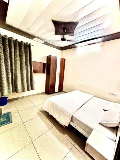 Barsana Geust House - 4