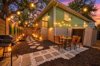 2 Private Homes on a lot , 5BR 35BA Sleeps 18 ,Fire Pit 2 BBQs - 9