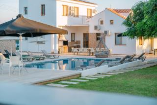 Konnos Villa 1 - Quiet - Privacy - High Hill Seaviews - SaltWater Heated Pool - 7