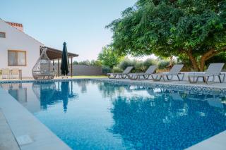 Konnos Villa 1 - Quiet - Privacy - High Hill Seaviews - SaltWater Heated Pool - 4