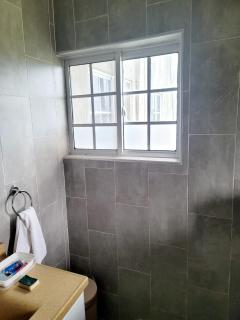 1 Room with two bedsWiFi AC Hot Water & Beaches - 7