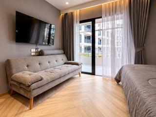 Title Legendary Grand Terrace Studio by TVC - 1