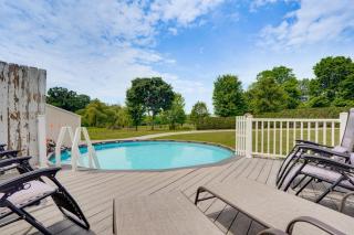 Nature Haven Pond,Pool and Hot Tub - 9