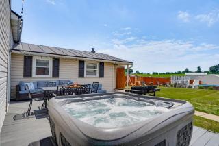 Nature Haven Pond,Pool and Hot Tub - 8
