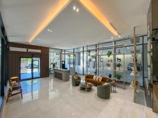 Luxury Suite with Workspace, Pool & City Views Near Piantini & Ave Churchill - 0