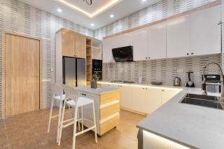 Gaiety Apartments - 4