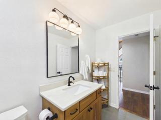First Rise-Luxury Riverfront Retreat - 4